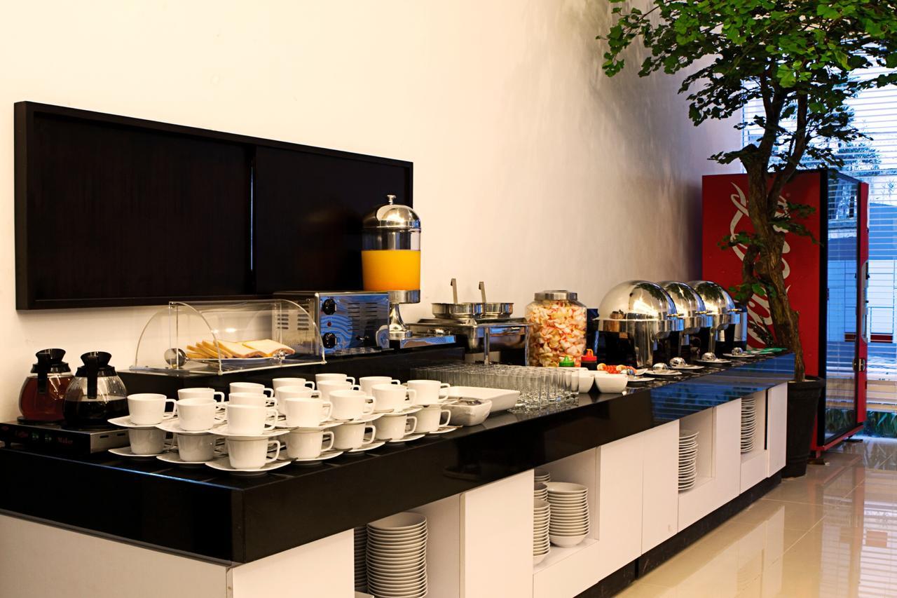 Amaris Hotel Cihampelas Bandung Extérieur photo