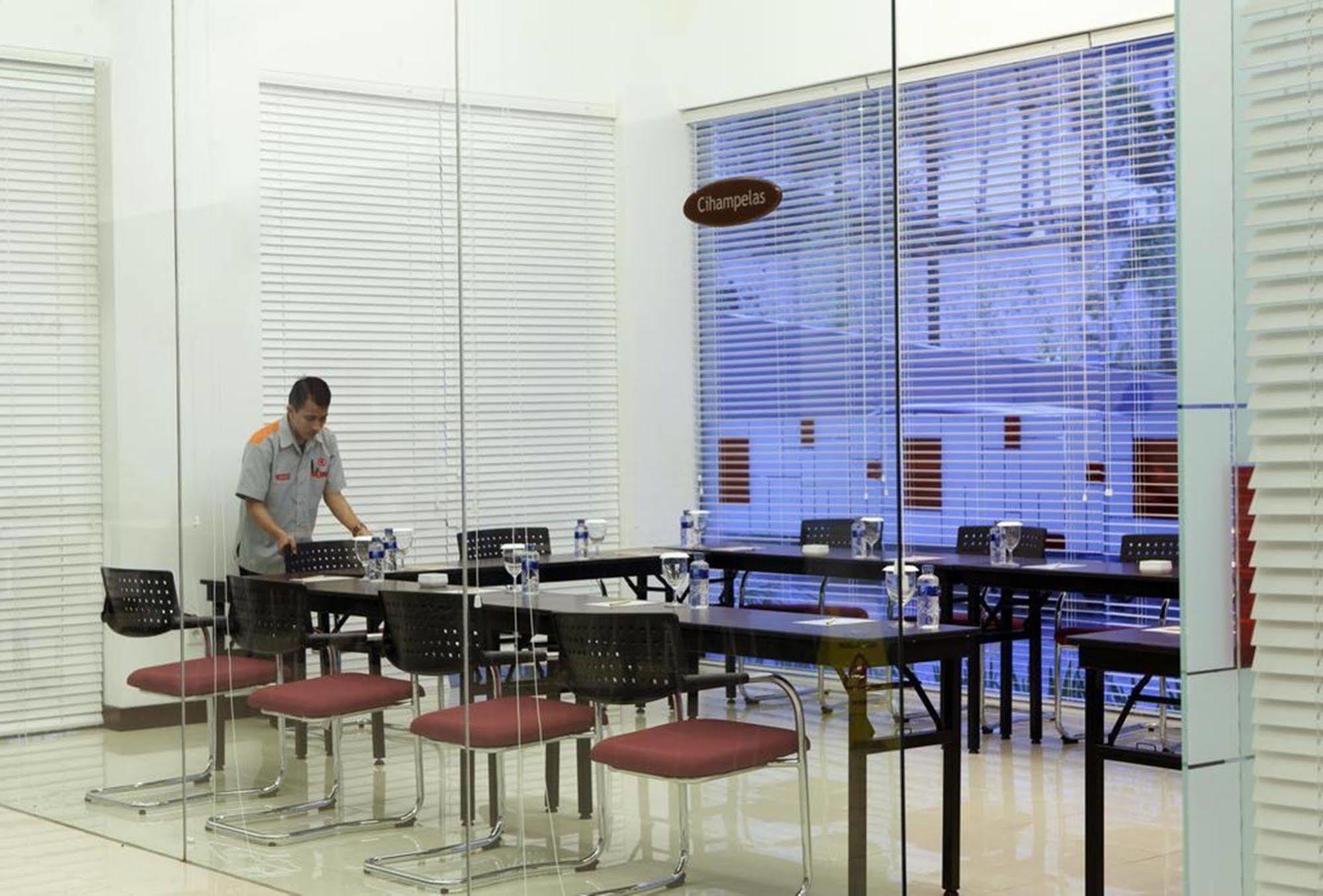 Amaris Hotel Cihampelas Bandung Extérieur photo